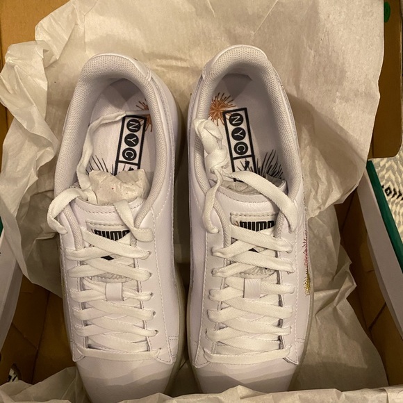 PUMA Clyde NYE special edition, brand new in box - Picture 4 of 10